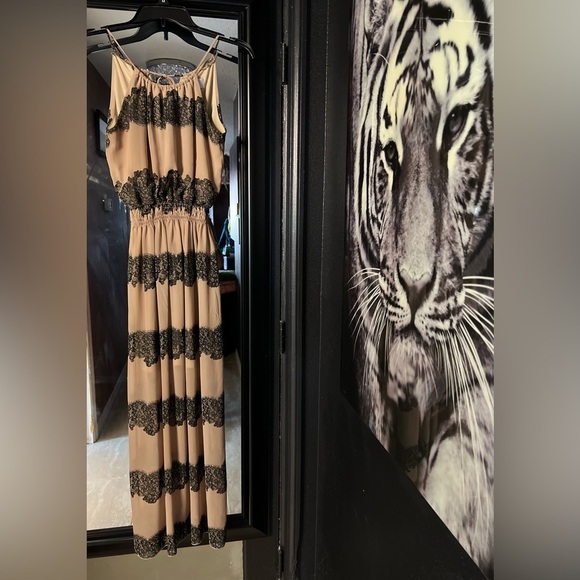 EUC- PRETTY BLACK AND TAN HALTER DRESS SZ S - Picture 4 of 7